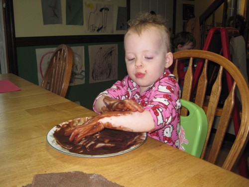 Ooohhh... fun with chocolate pudding.